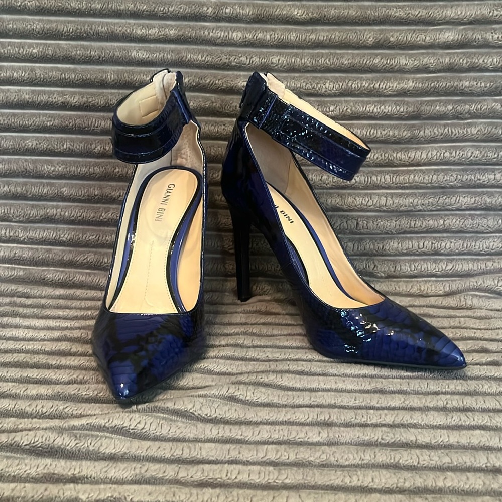 Gianni Bini Blue Snakeskin patent leather Women's Heels